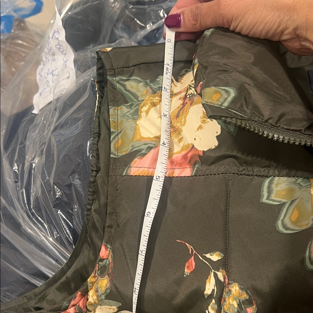 Lands' End Black Floral Puffer Vest  Max 600 - Picture 12 of 15
